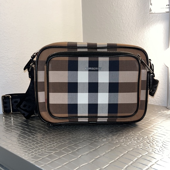 Burberry Purse - Picture 1 of 6